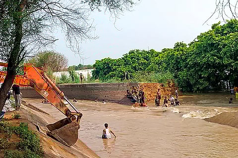 Munak canal breaches